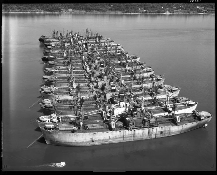 File:Hudson River National Defense Reserve Fleet 04.jpg