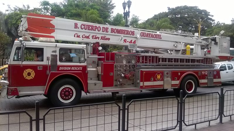 File:6-65 1977 Ecuador.jpg