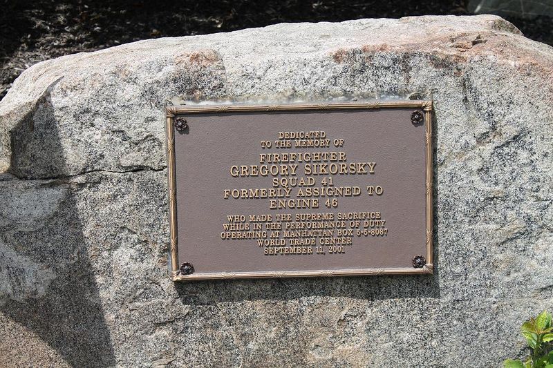 File:6-102 Sikorsky Monument.jpg