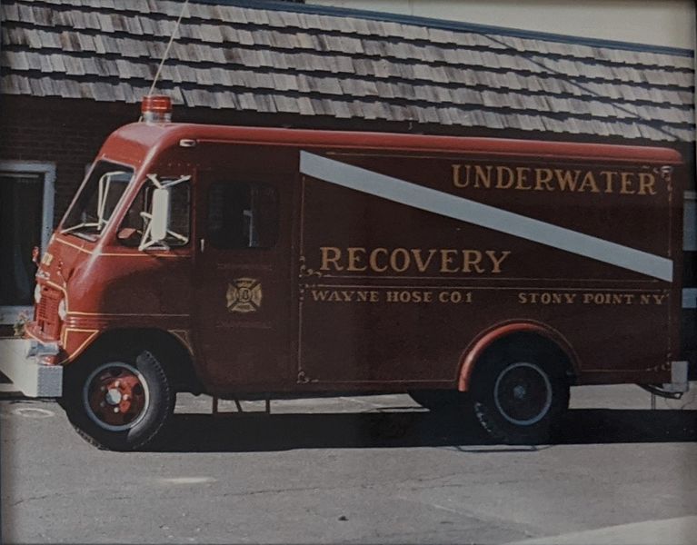 File:18-UR (1966).jpg