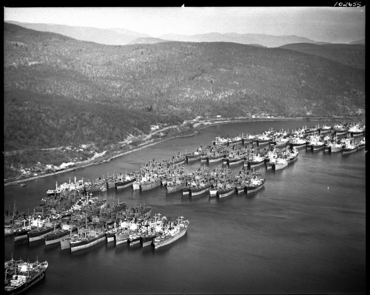 File:Hudson River National Defense Reserve Fleet 05.jpg