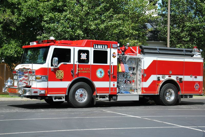File:9-Tanker 2012.jpg