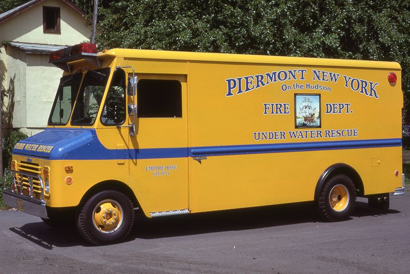 File:13-EM 1982.jpg